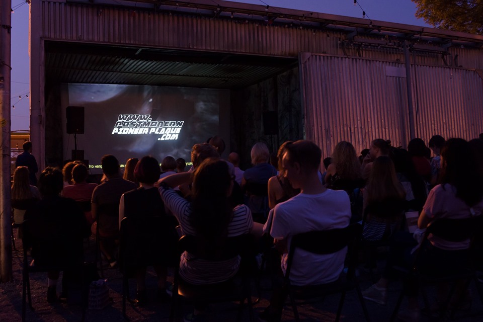 Open-air screening